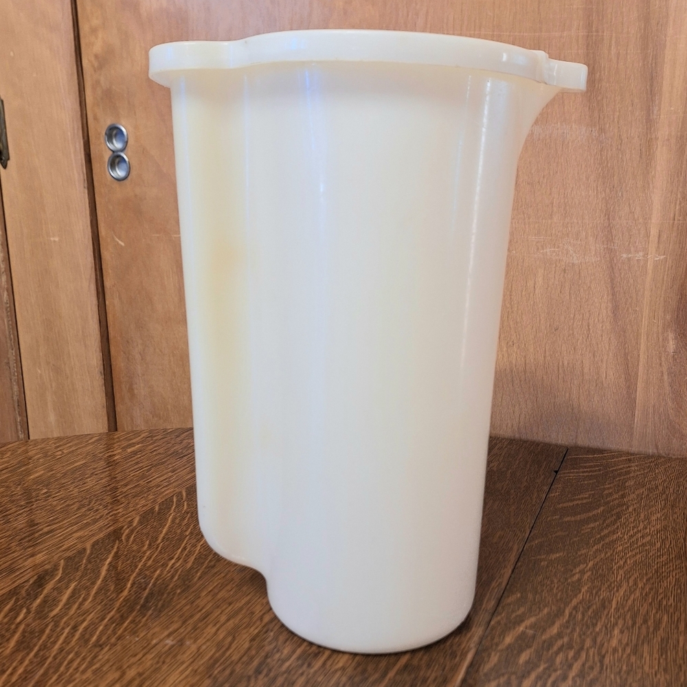 Vintage 1960-1970s Tupperware 2 Quart "Opaque White" Flip-Top Pitcher, #129-2